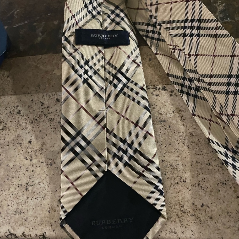 Burberry Silk Check Tie - Beige - One size Excellent condition no flaws ! - Picture 10 of 13